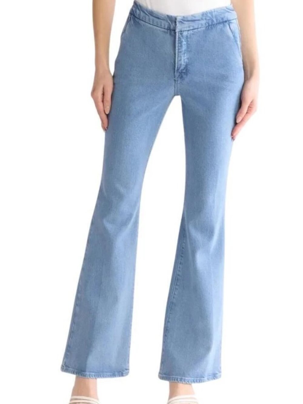 GOOD AMERICAN Good Legs Flare Jeans in Indigo